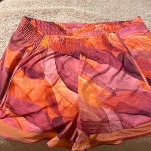 Printed mesh racer run shorts 4 inch athleta SZ 1X like new